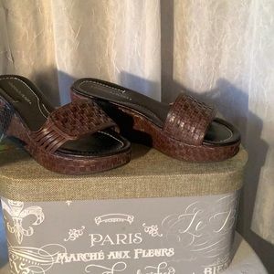 Donald J Pliner slip on woven wedge sandal. Size 7m